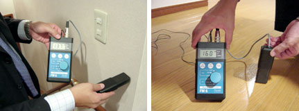 電磁波コム:屋内配線から発生する電磁波が、床や壁に帯電している様子